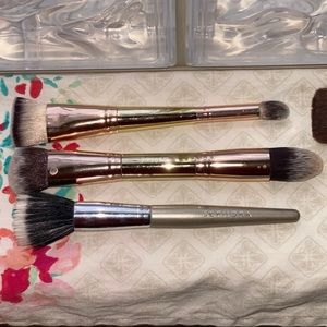 Assorted makeup brushes